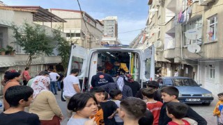 Küçükçekmecede 3 katlı binada çıkan yangın paniğe neden oldu