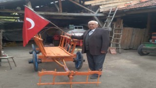 Kurtuluş Savaşında mühimmat taşınan arabanın aynısını elleriyle yaptı