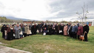 Kütahya Belediyesi, 65 yaş ve üzeri vatandaşlara Kütahyayı gezdirdi