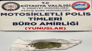 Kütahyada 2 kişinin üzerinde uyuşturucu ele geçirildi