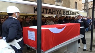 Kütahyada genç yaşta hayatını kaybeden polis memuru son yolculuğuna uğurlandı
