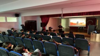 Lise öğrencileri teröre karşı bilgilendirildi