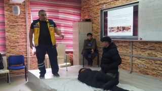 Lise öğrencilerine ilk yardım eğitimi verildi