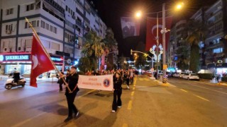 Liseli gençler, Atatürk için yürüdü