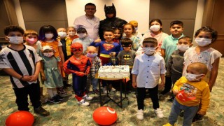 Lösemili çocuklar süper kahraman kostümleri ile moral buldu