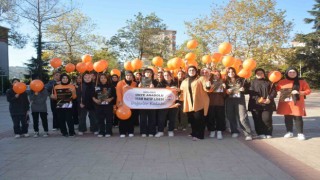 Lösemiyi yenen öğretmen için gökyüzüne balon uçurdular