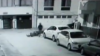 Mahalleliye yakalanan hırsızlık şüphelileri motosikleti bırakıp kaçtı