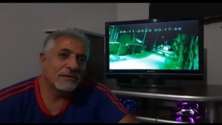 Mahalleye inen ayıyı köpekler kovaladı