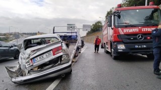 Maltepede otomobil istinat duvarına çarptı: 2 yaralı