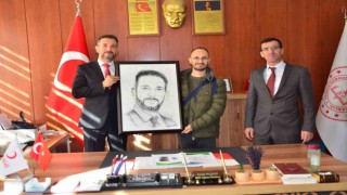 Manisa İl Milli Eğitim Müdürü Uğurelliyi duygulandıran hediye
