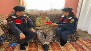 Manisa jandarması kimsesizlerin kimsesi oluyor