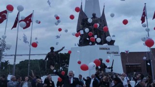 Manisada Atatürke saygı duruşu