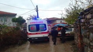 Manisada evin çöken duvarının altında kalan 91 yaşındaki kadın yaralandı
