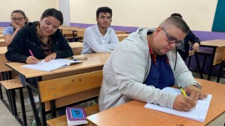 Manisalı çift 40 yaşından sonra üniversiteli oldu