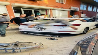 Mardinde bisiklet sürücüsü kontrolünü kaybedince otomobilin arka camına saplandı
