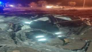 Mardinde sürücü hurdaya dönen otomobilde hayatını kaybetti
