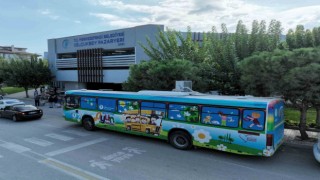 Merkezefendili çocuklar oyun otobüsünde eğlenerek öğreniyor