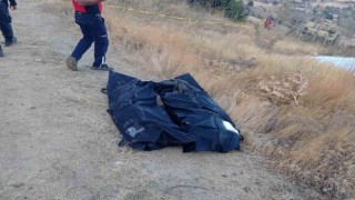 Mersinde su kuyusu açmaya çalışan 2 kişi göçük altında kalarak öldü