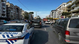 Milasta zincirleme trafik kazası: 1i çocuk 2 kişi yaralandı