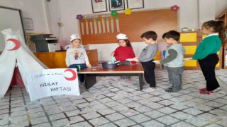 Miniklerin Kızılay Haftası kutlaması