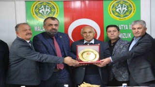 Muhtarlardan tarıma yapılan hizmete plaketle teşekkür