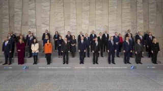 NATO Dışişleri Bakanlarından aile fotoğrafı
