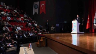 Necip Fazıl Kısakürekin hayatı ve eserleri konuşuldu