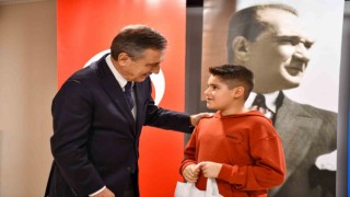 Ödüllerini Başkan Ataçın elinden aldılar