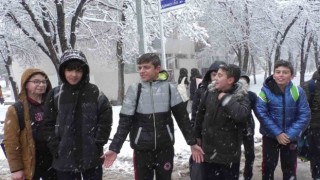 Öğrenciler evlerine gitmekte güçlük çekti