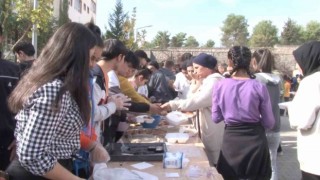 Öğrenciler ve öğretmenlerden duyarlı davranış