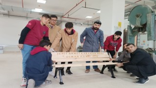 Okul ihtiyaçlarını işçi gibi çalışıp kendileri üretti