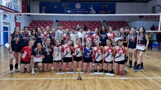 Okul sporlarında gençler mücadelesi sürüyor