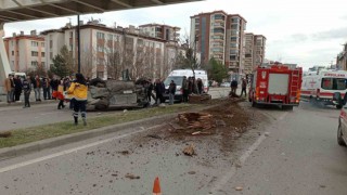 Önce çarptı sonra takla attı, 3 yaralı