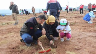 Osmanelindeki 50 yıllık çöp döküm sahasında 5 bin fidan toprakla buluştu