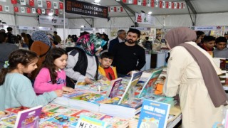 Osmaniye 7nci Kitap Fuarı, kapılarını ziyaretçilerine açtı