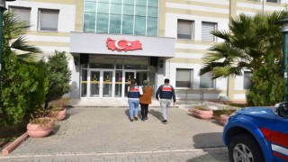 Osmaniyede FETÖ hükümlüsü kadın kitaplık arkasındaki gizli bölmede yakalandı
