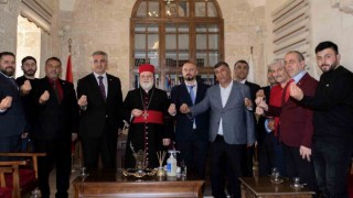 Osmanlı Ocakları Genel Başkanı Canpolattan Deyrulzafaran Manastırı Metropoliti Özmene ziyaret