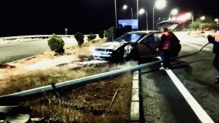 Otomobil elektrik direğine çarptı: 4 yaralı