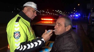 (Özel) Alkollü yakalanmamak için şoför koltuğuna arkadaşını geçirdi, cezadan kaçamadı