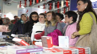 Özel bireyler Elazığ Belediyesi Kitap Fuarını gezdi