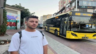 Herkes öğrencilere otobüs bileti ısmarladığını zannetti ama gerçek bambaşka çıktı