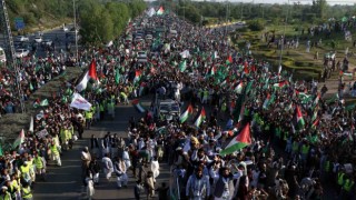 Kardeş ülke Pakistan'da 1 milyon kişi İsrail'i protesto etti