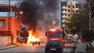 Park halindeki araç alev alev yandı