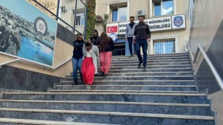 Pilotun evinden 300 bin lira değerinde ziynet eşyası çalan 2 kadın hırsız yakalandı
