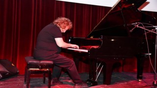 Piyanist Tuluyhan Uğurludan piyano resitali