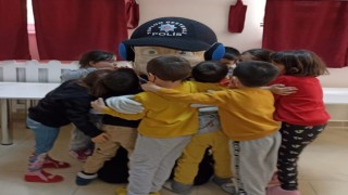 Polis ekipleri anaokulları ve ilkokulları ziyaret etti