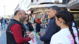 Polis ekiplerinden vatandaşa uyuşturucu bilgilendirmesi