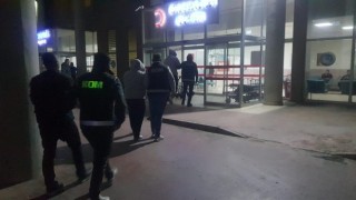 Polis operasyonunda 18 düzensiz göçmen ve 3 organizatör yakalandı