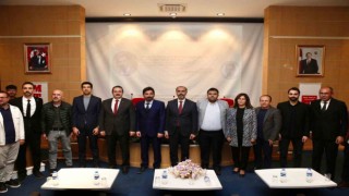 Prof. Dr. Develi, ekonomi başlıklı sunumuyla Siyaset Akademisinin üçüncü konuğu oldu