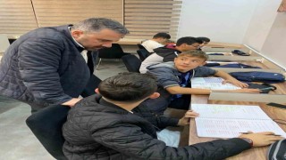 Pursaklar Belediye Başkanı Çetinden ders çalışan öğrencilere ziyaret